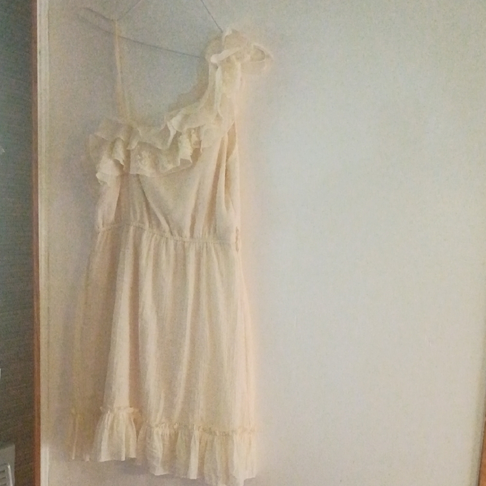 Rachael & Chloe Elegant Cream Dress